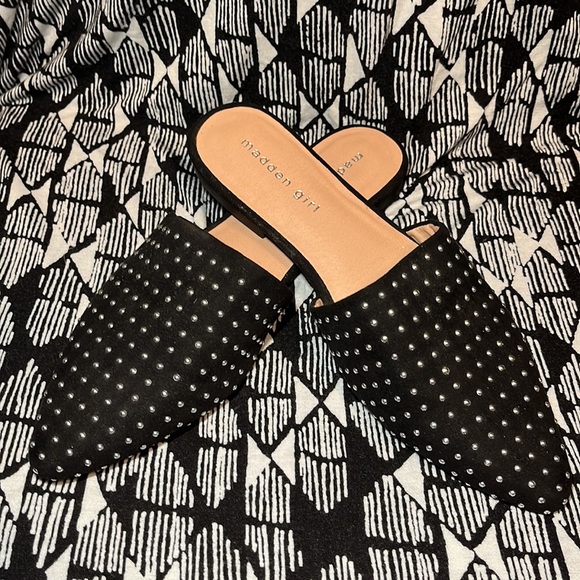 NWOT Madden Girl slip ons size 8. Black - Picture 1 of 5